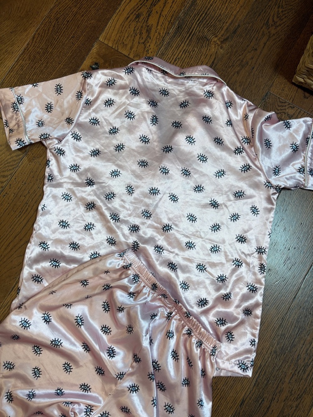 lola the Boys Pink Satin Pajama Set with Blue Eye Print. Size M - Picture 11 of 11